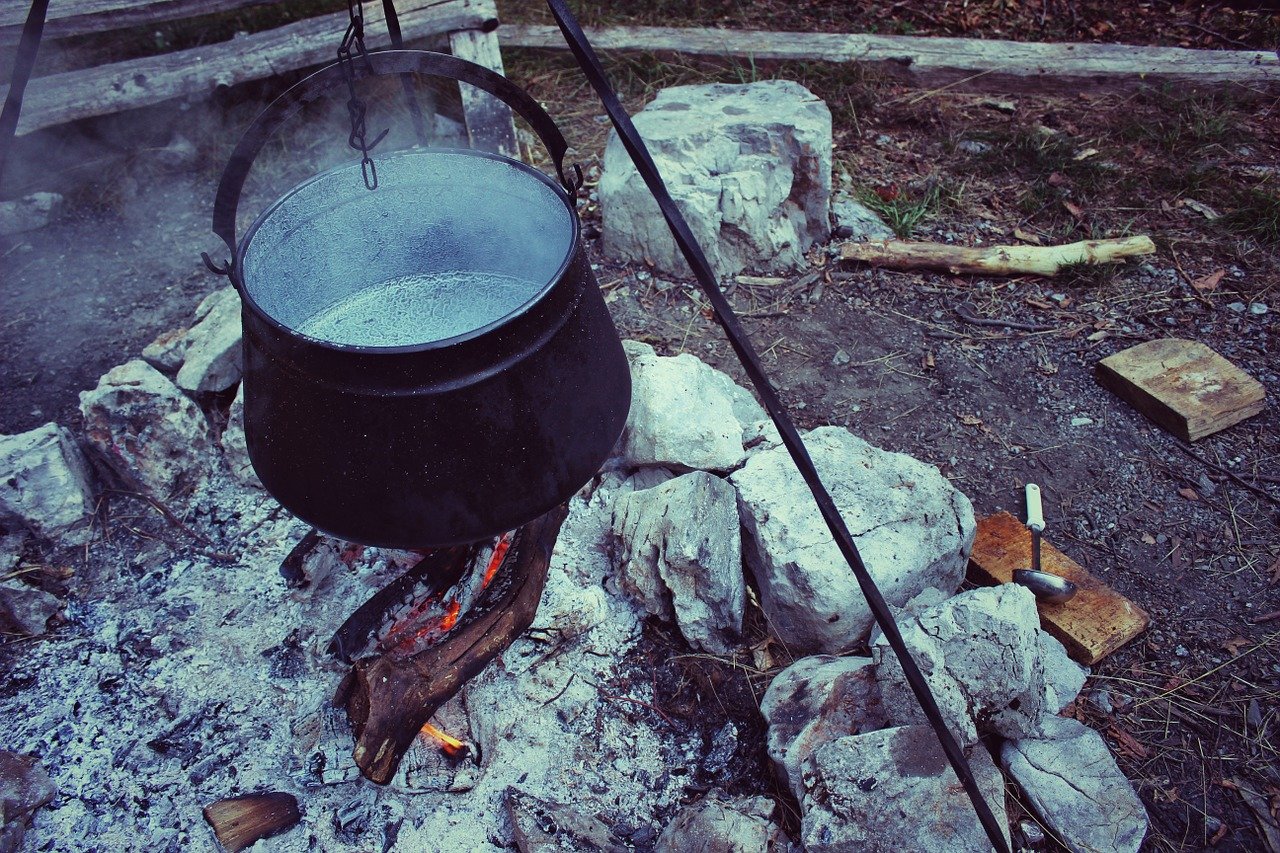 W czym przygotować potrawy na grillu i ognisku?