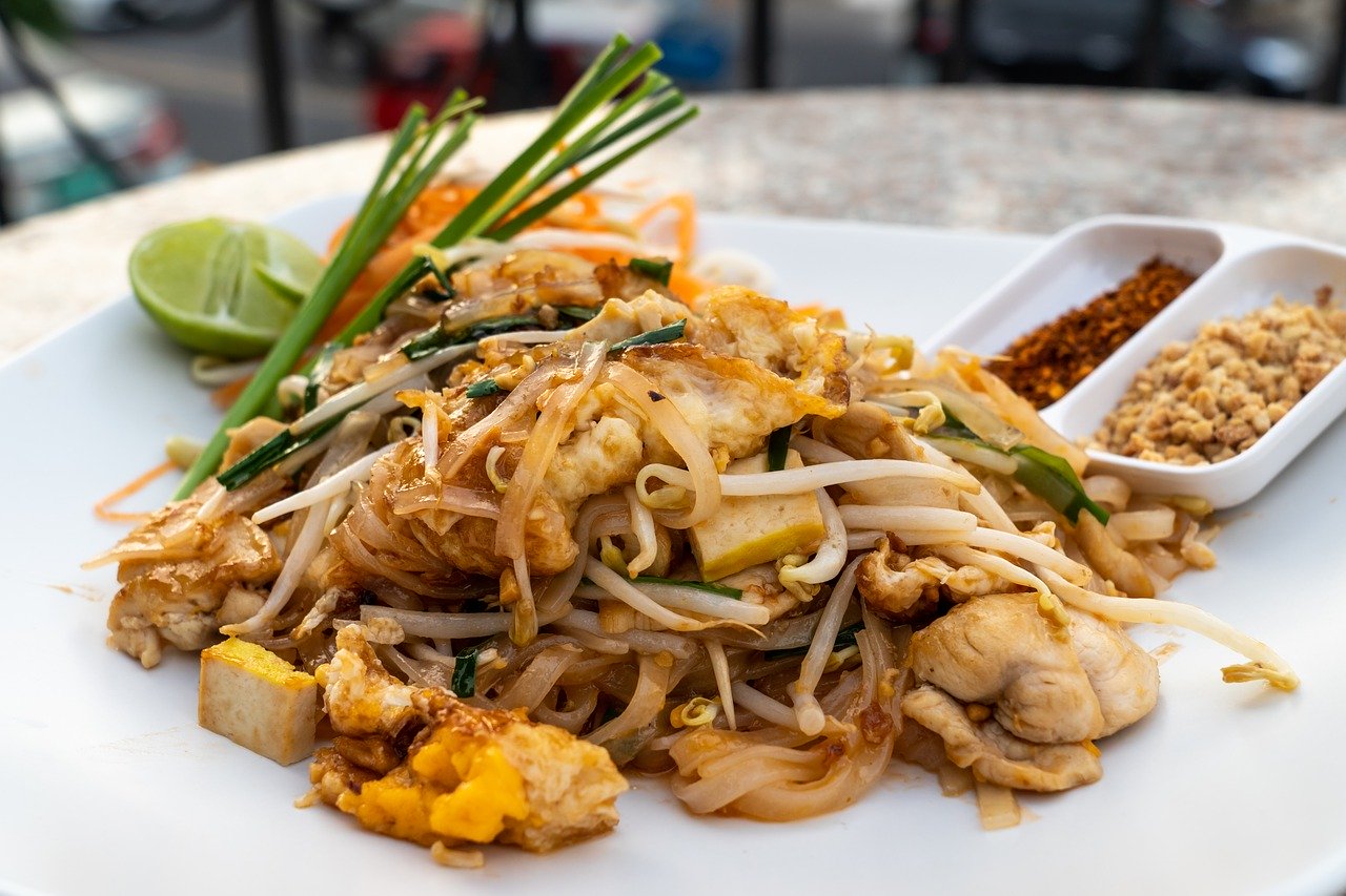 Czym charakteryzuje się kuchnia tajska?