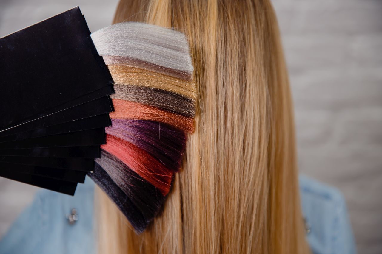 Jak dbać o włosy farbowane?