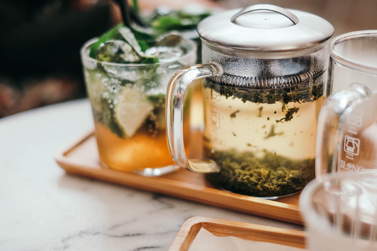 Zaparzacze do herbaty – dlaczego warto je posiadać w swoim domu?