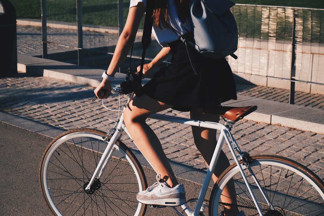 O czym należy pamiętać jeżdżąc rowerem do pracy?